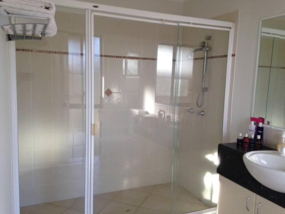 Family Fun Oasis Pool Retreat Near Theme Parks * Gold Coast